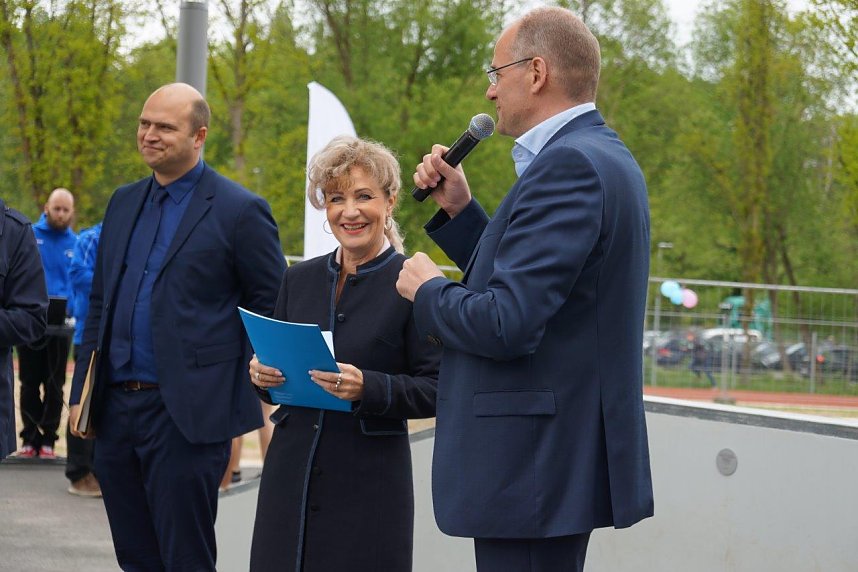 Der neue Sportplatz an der Ellricher Regelschule wurde heute eingeweiht. 