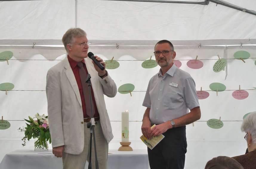 Martin Henschke im Interview mit  Hans-Christoph Wisch (rechts)
