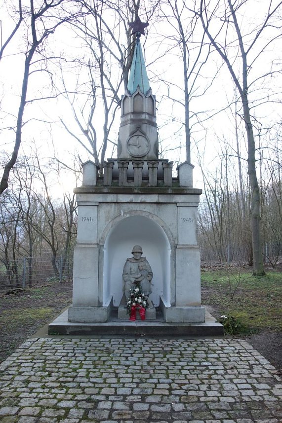 Sowjetischer Ehrenfriedhof, aufgenommen im M&auml;rz 2019