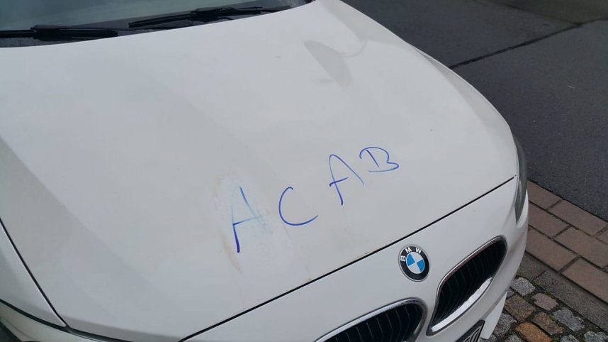 Autos beschmiert