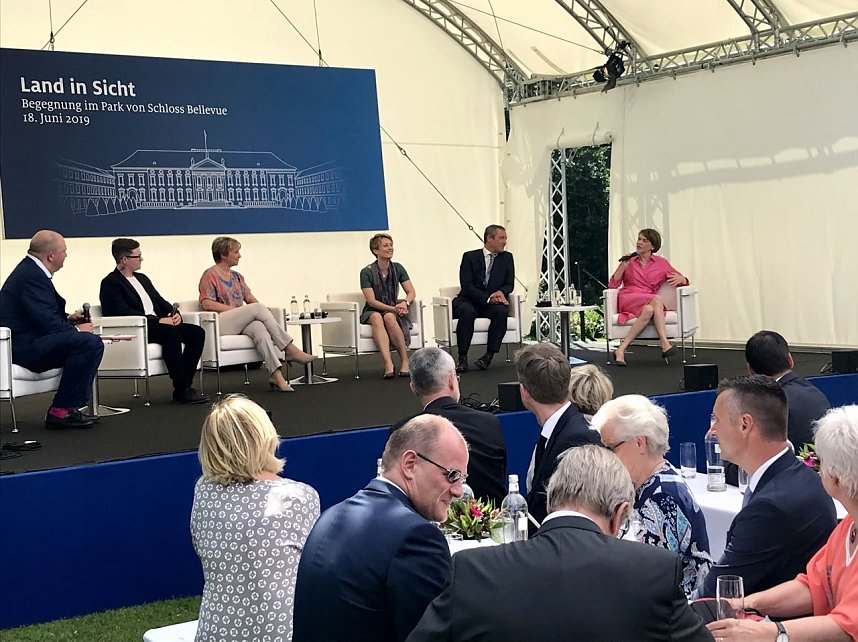 Nordh&auml;user Ehrenamtler zu Gast auf Schloss Bellevue