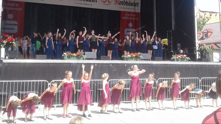 We love to entertain you