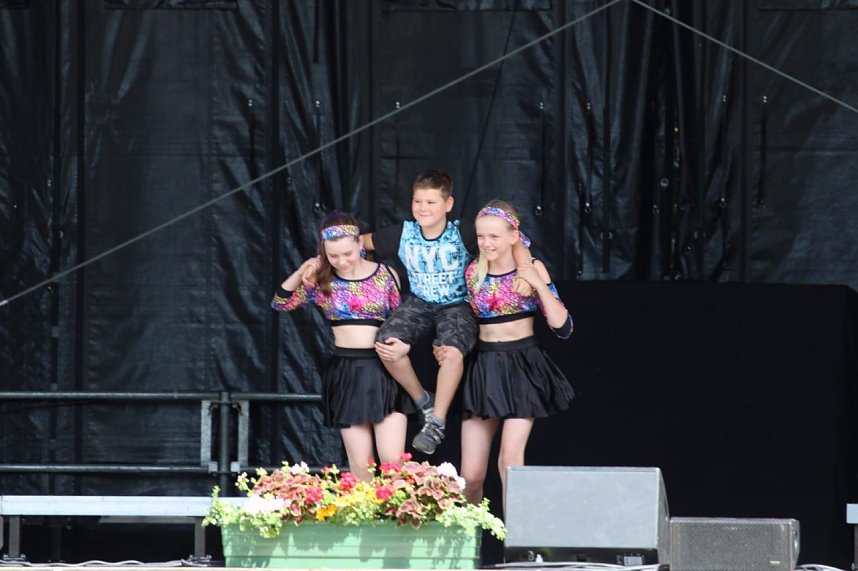 We love to entertain you