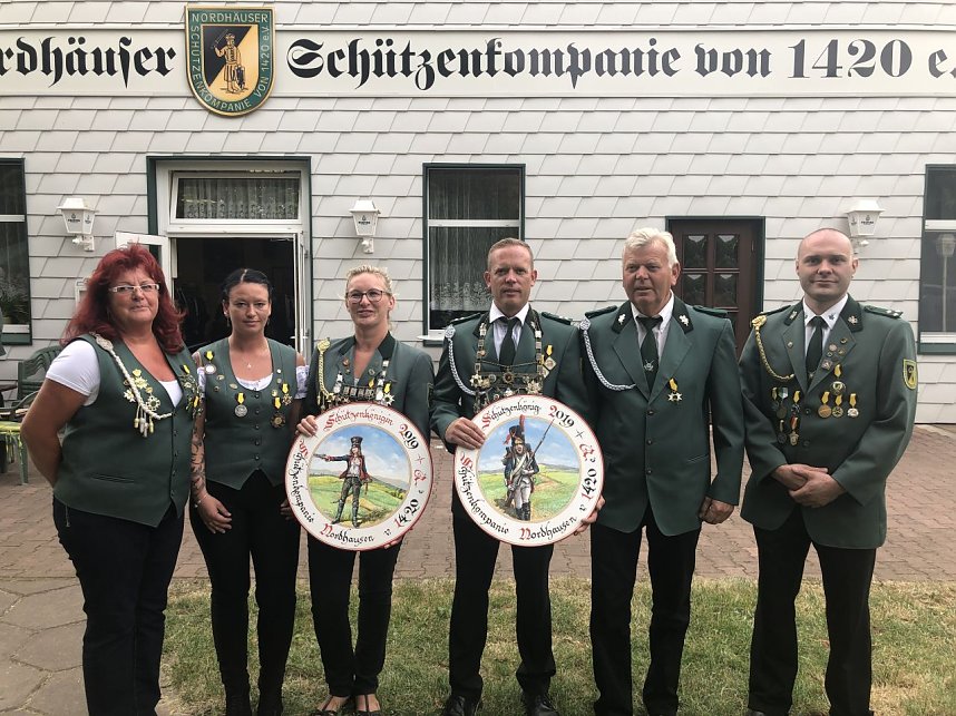 Spannende Wettk&auml;mpfe mit Gewehr und Bogen