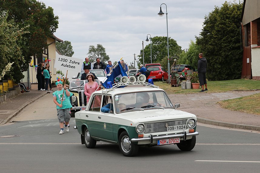 Gro&szlig;er Festumzug in Auleben