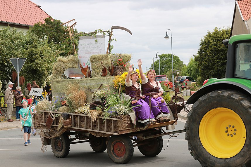 Gro&szlig;er Festumzug in Auleben