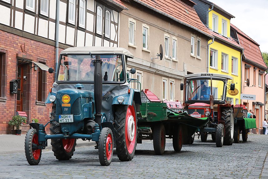 Gro&szlig;er Festumzug in Auleben