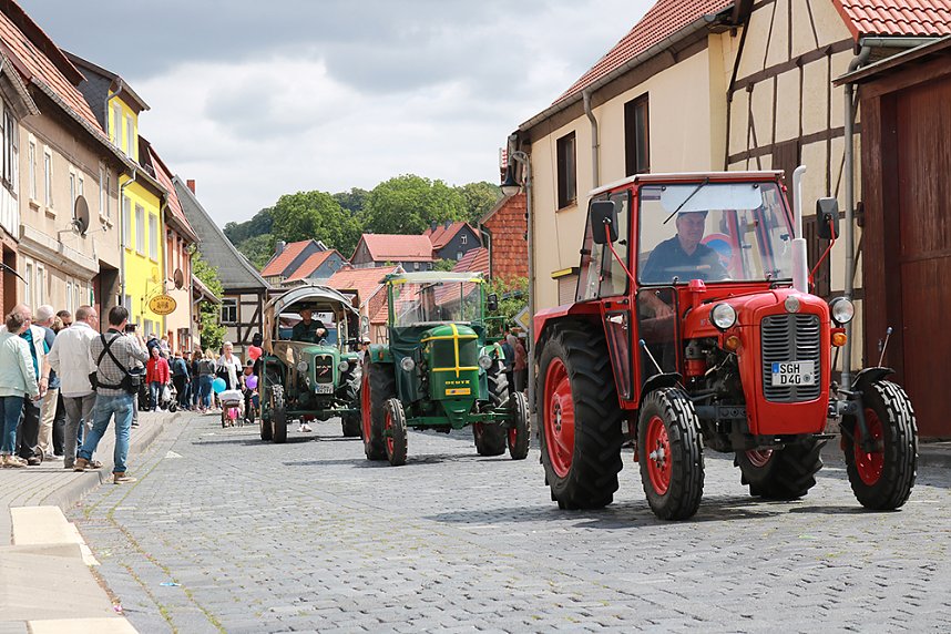 Gro&szlig;er Festumzug in Auleben