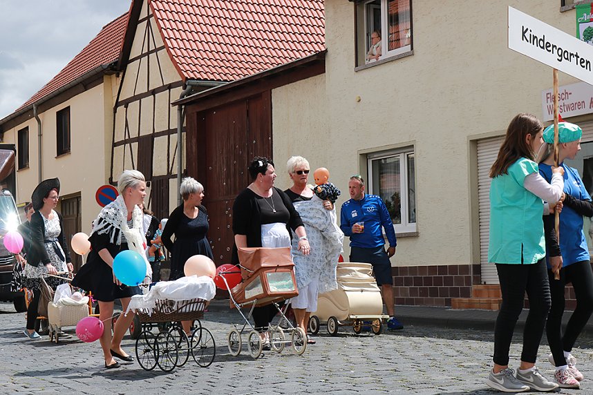 Gro&szlig;er Festumzug in Auleben