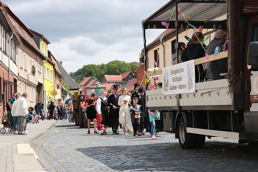Gro&szlig;er Festumzug in Auleben
