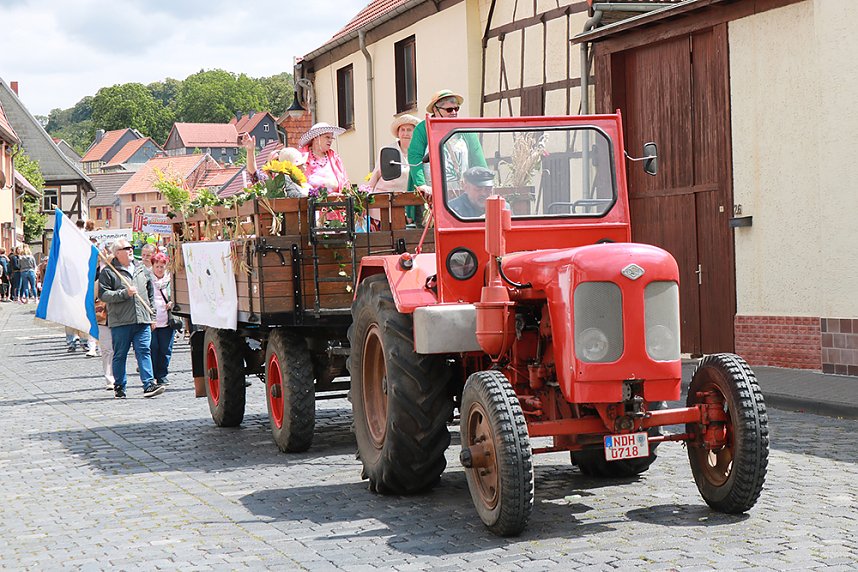 Gro&szlig;er Festumzug in Auleben