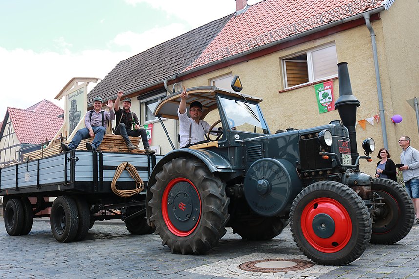 Gro&szlig;er Festumzug in Auleben
