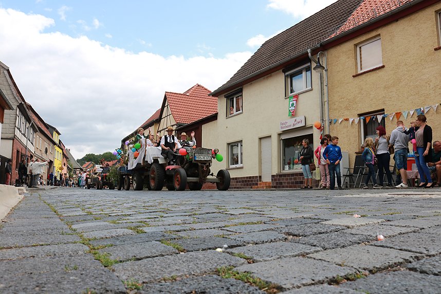 Gro&szlig;er Festumzug in Auleben