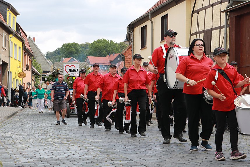 Gro&szlig;er Festumzug in Auleben