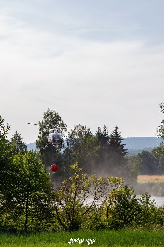 Polizeihubschrauber unterst&uuml;tzt Feuerwehren