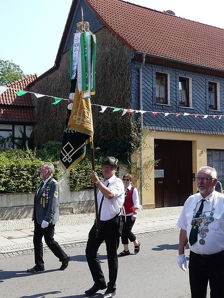 Gro&szlig;er Umzug zum Ellricher Sch&uuml;tzenfest