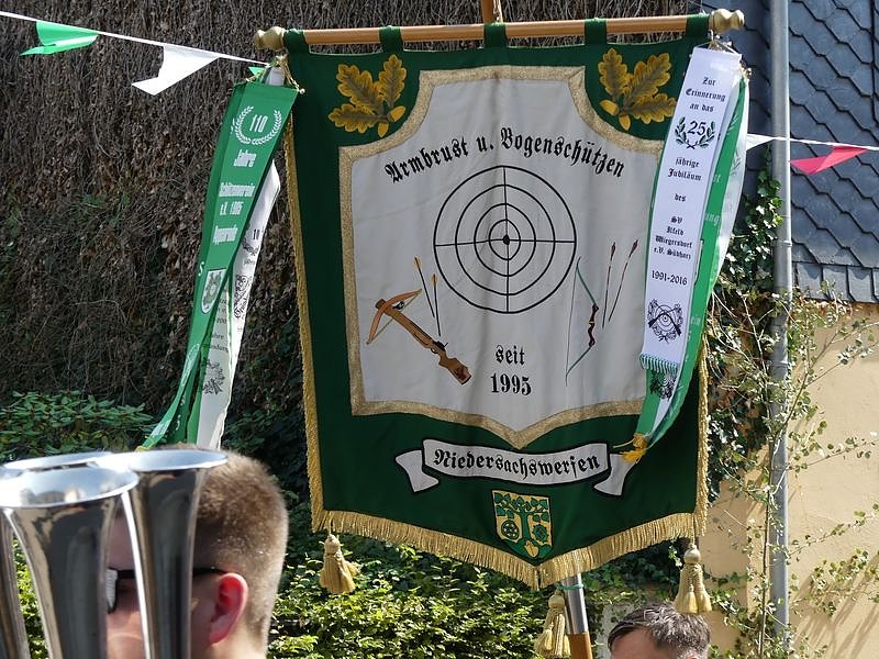 Gro&szlig;er Umzug zum Ellricher Sch&uuml;tzenfest