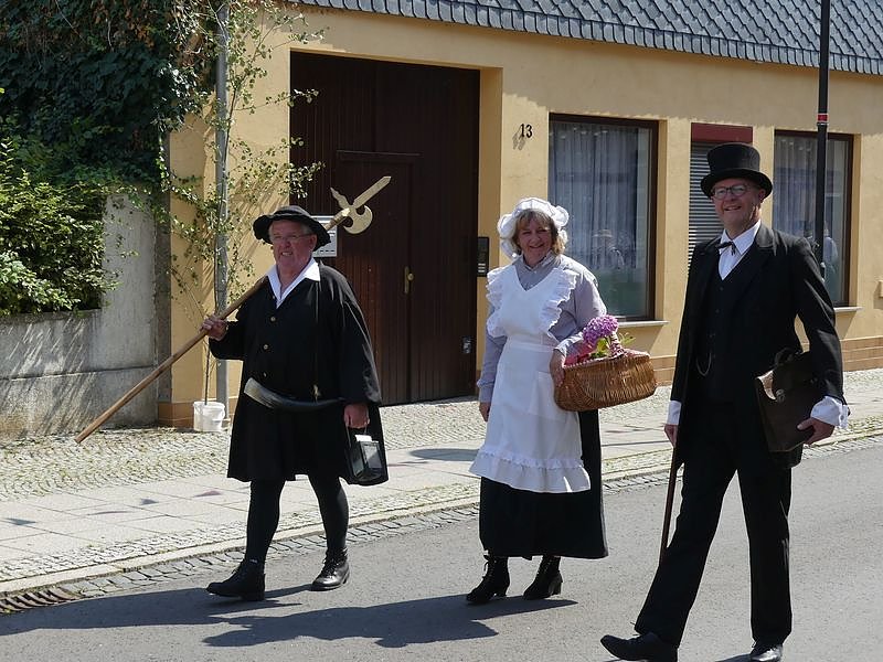 Gro&szlig;er Umzug zum Ellricher Sch&uuml;tzenfest