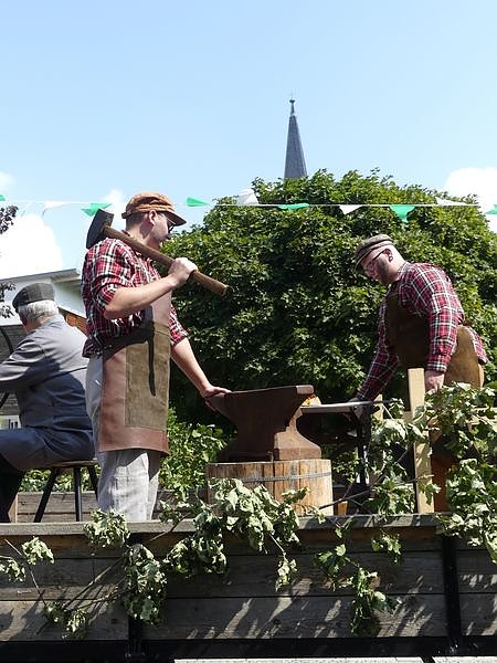 Gro&szlig;er Umzug zum Ellricher Sch&uuml;tzenfest