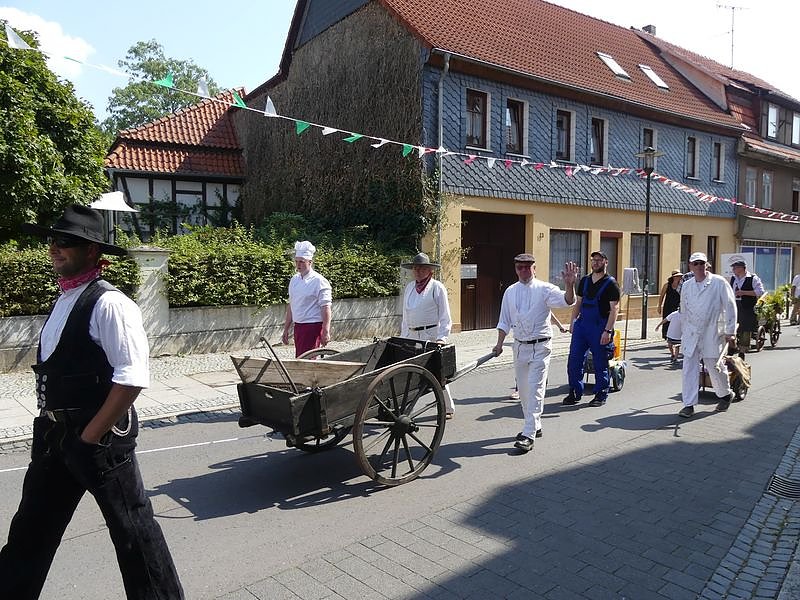 Gro&szlig;er Umzug zum Ellricher Sch&uuml;tzenfest