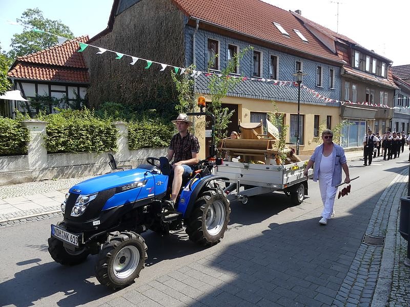 Gro&szlig;er Umzug zum Ellricher Sch&uuml;tzenfest