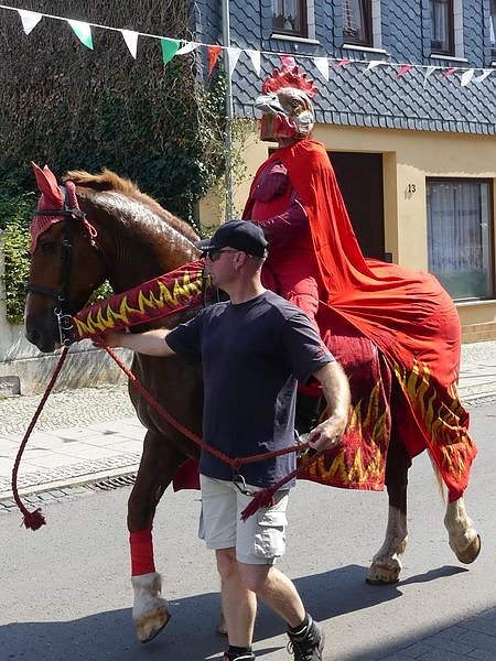 Gro&szlig;er Umzug zum Ellricher Sch&uuml;tzenfest