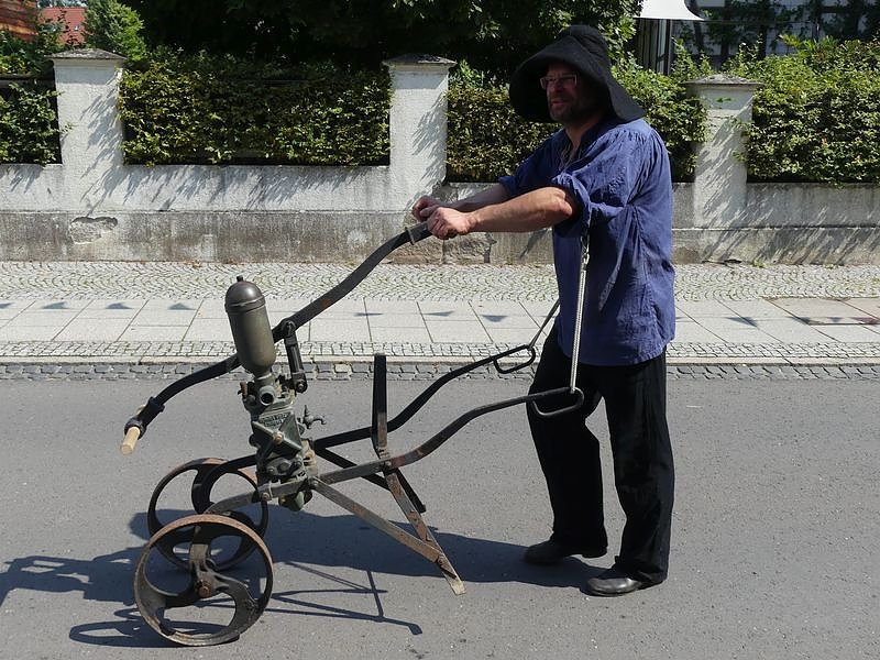 Gro&szlig;er Umzug zum Ellricher Sch&uuml;tzenfest