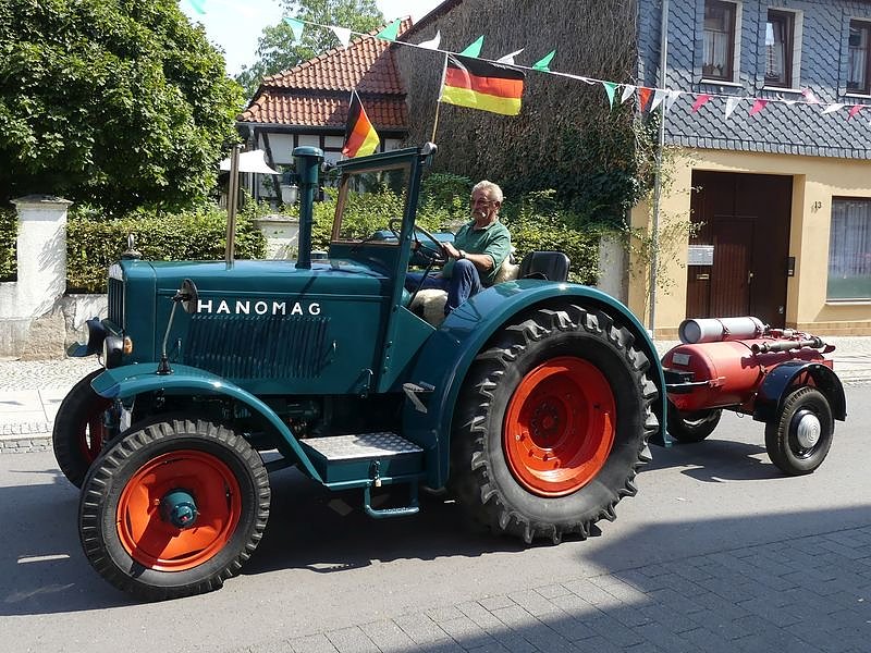 Gro&szlig;er Umzug zum Ellricher Sch&uuml;tzenfest