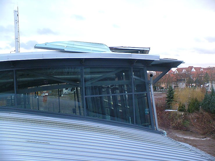 defektes Dach am Badehaus