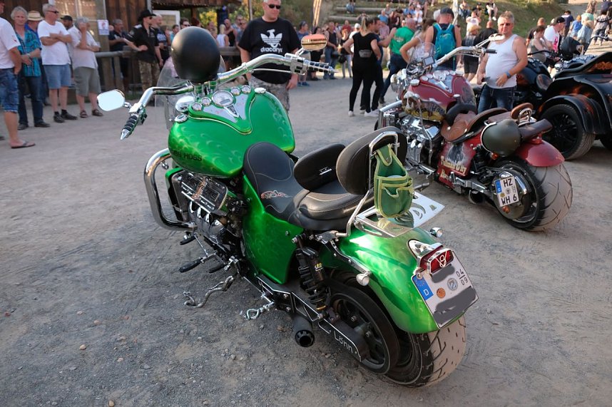 US-Cars in der Westernstadt