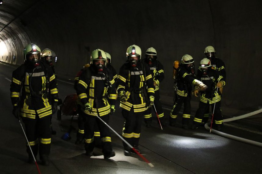 Gro&szlig;&uuml;bung im H&ouml;llbergtunnel