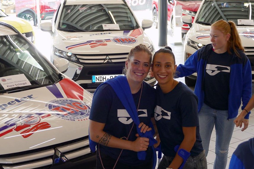 Autos an THC-M&auml;dels &uuml;bergeben