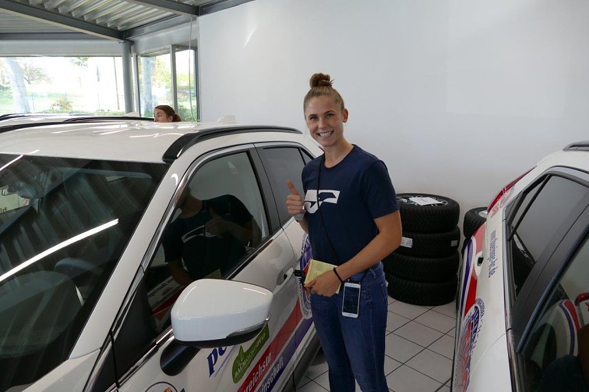 Autos an THC-M&auml;dels &uuml;bergeben