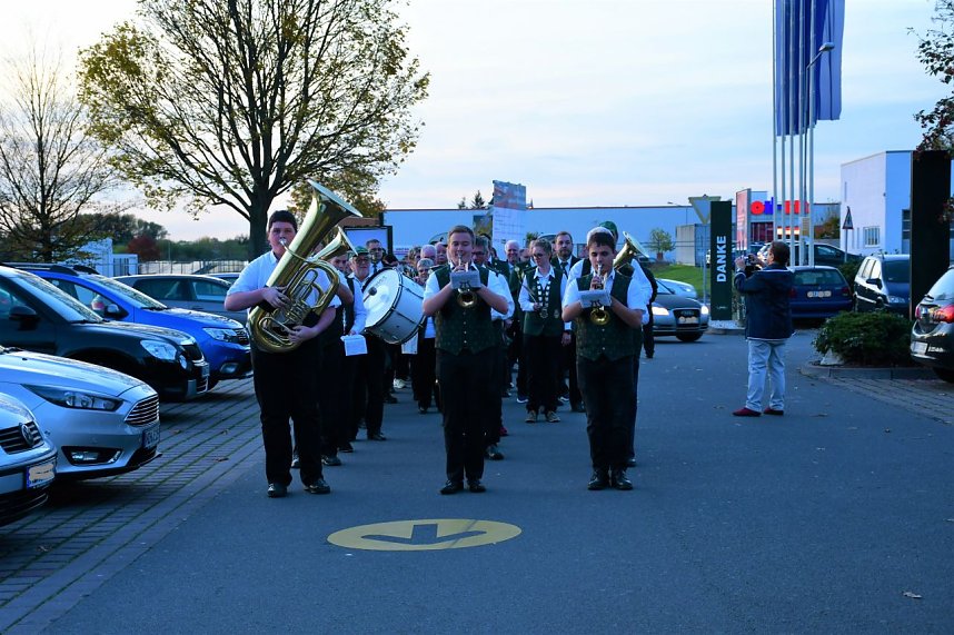 Mit der Kapelle durch den Mc-Drive