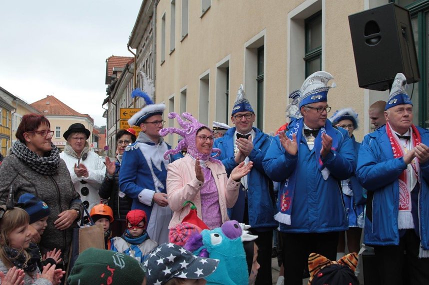 Karnevalsstart in Ellrich vor dem Rathaus. 