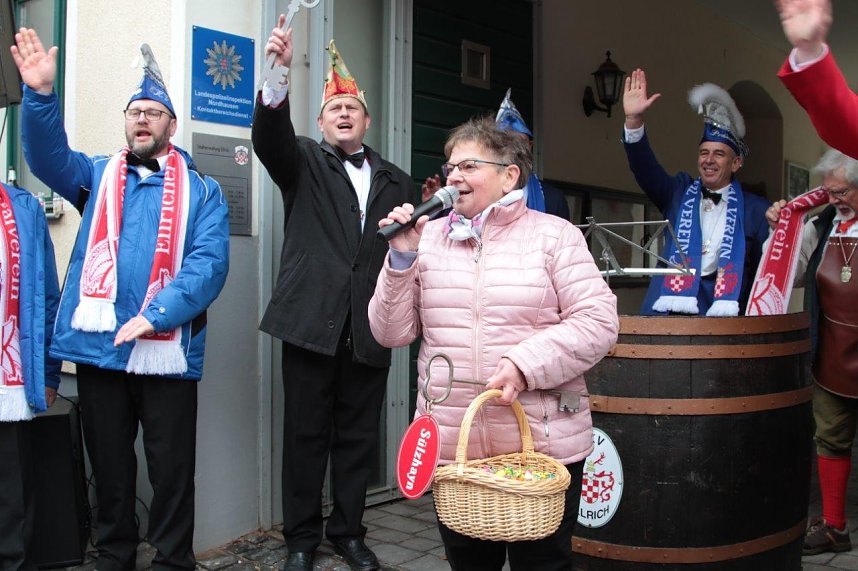 Karnevalsstart in Ellrich vor dem Rathaus. 