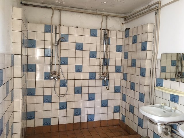 Der Sanit&auml;rtrakt der Sporthalle Werther wurde komplett saniert