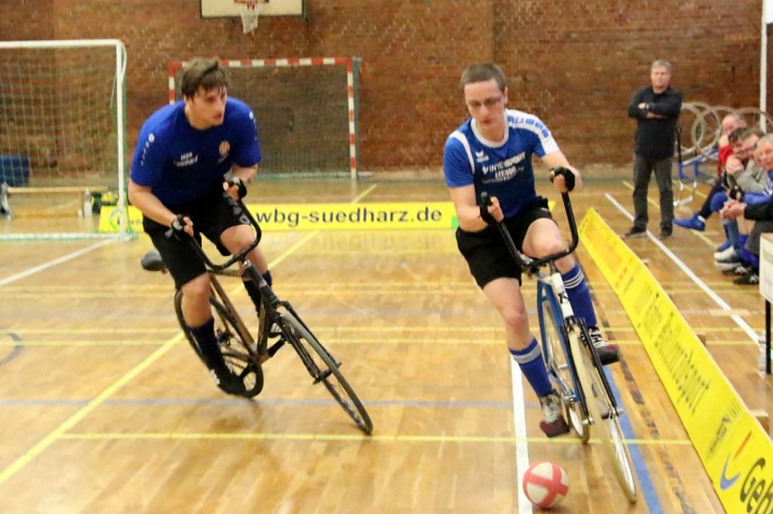 Auch der zweite Heimspieltag in der Radball-Oberliga der M&auml;nner in Nordhausen war f&uuml;r die gastgebende S&uuml;dharzgruppe mit Altstadt Nordhausen und den beiden Ilfelder Mannschaften nicht der erhoffte Befreiungsschlag.