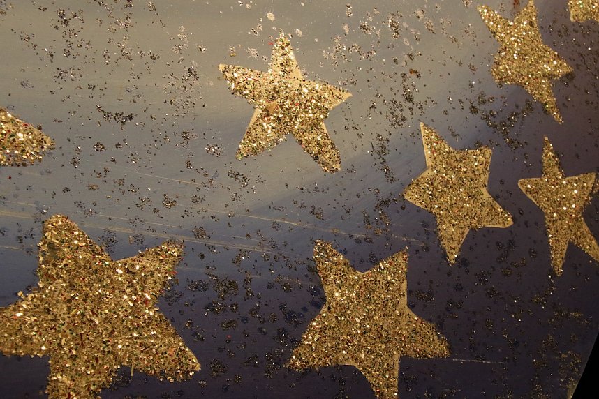 Morgen geht der Vorhang f&uuml;r den "Geist der Weihnacht" zum dritten mal auf, vorher braucht es aber noch ein paar Ausbesserungen am B&uuml;hnenbild