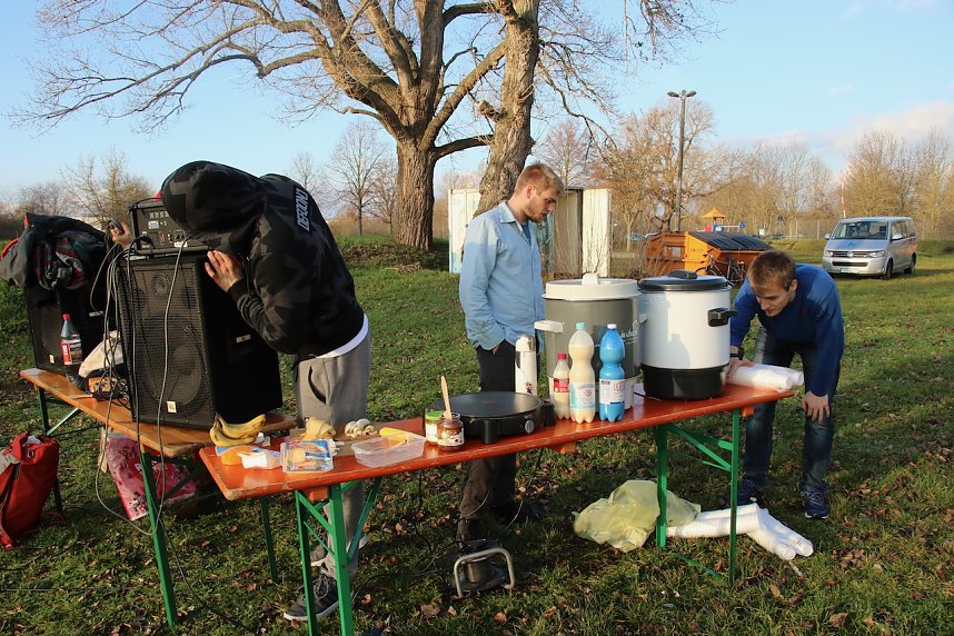 Eisbaden im Kiesschacht