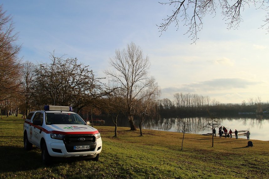 Eisbaden im Kiesschacht
