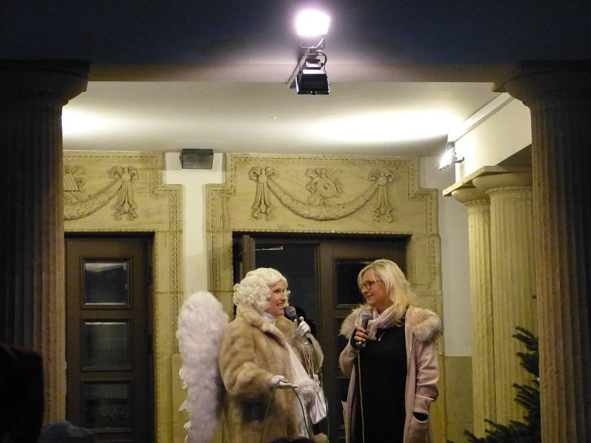 Am Theater-Adventskalender konnte man heute mit Stefanie Hertel einen weiteren Engel begr&uuml;&szlig;en