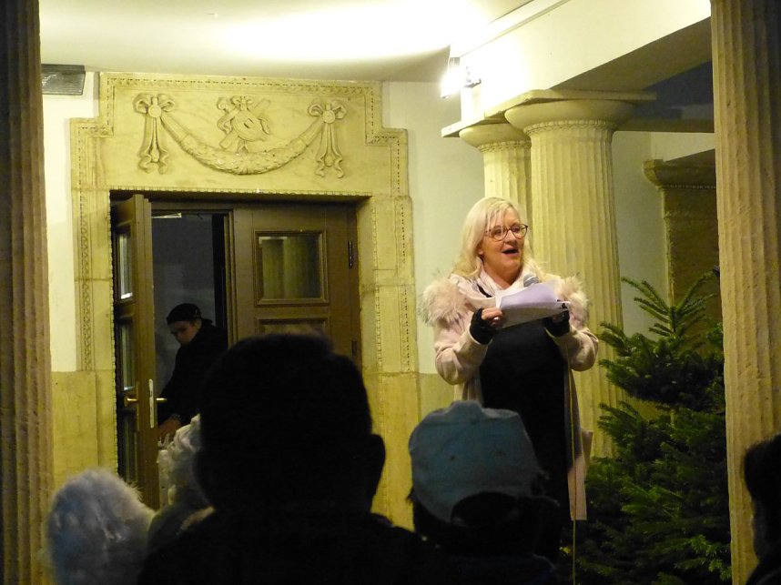 Am Theater-Adventskalender konnte man heute mit Stefanie Hertel einen weiteren Engel begr&uuml;&szlig;en