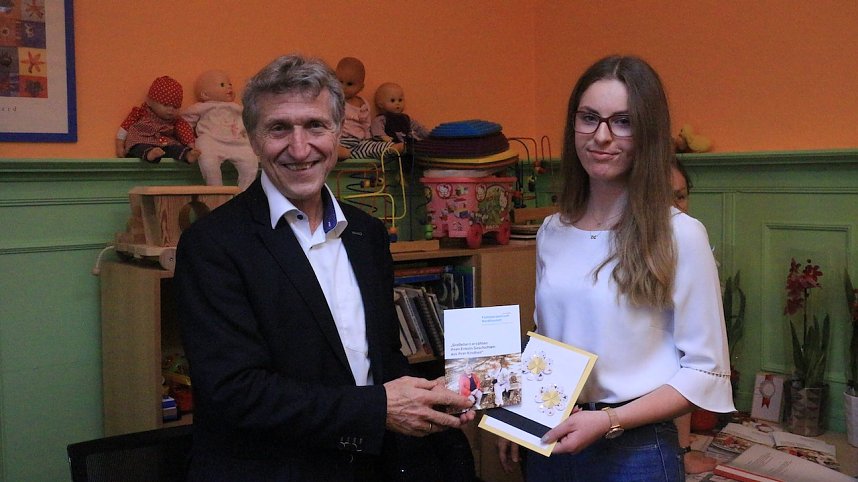 Geschichtenerz&auml;hler im Familienzentrum ausgezeichnet