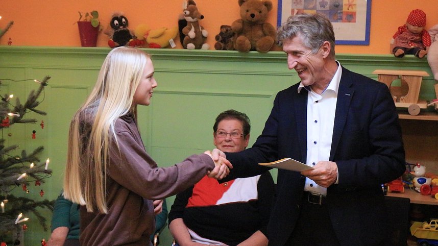 Geschichtenerz&auml;hler im Familienzentrum ausgezeichnet