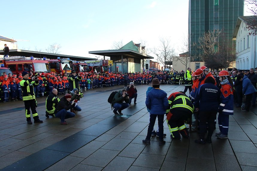 Friedenslicht &uuml;bergeben
