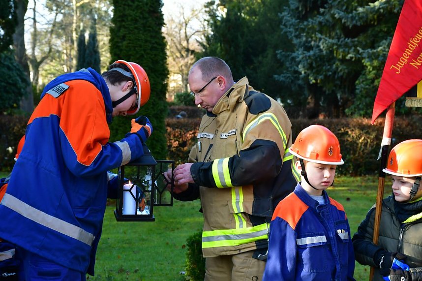 Friedenslicht am Schmetterlingsfeld