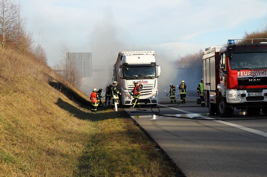 Lkw auf der A38 ausgebrannt