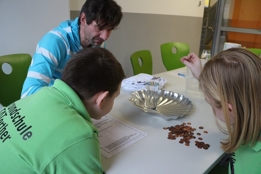 F&uuml;r ihren Forschergeist wurden die Sch&uuml;lerinnen und Sch&uuml;ler der Grundschule Werther heute ausgezeichnet