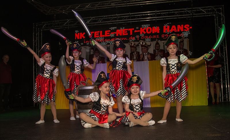 Salzaer N&auml;rrinnen und Narren feierten im Jugendclubhaus